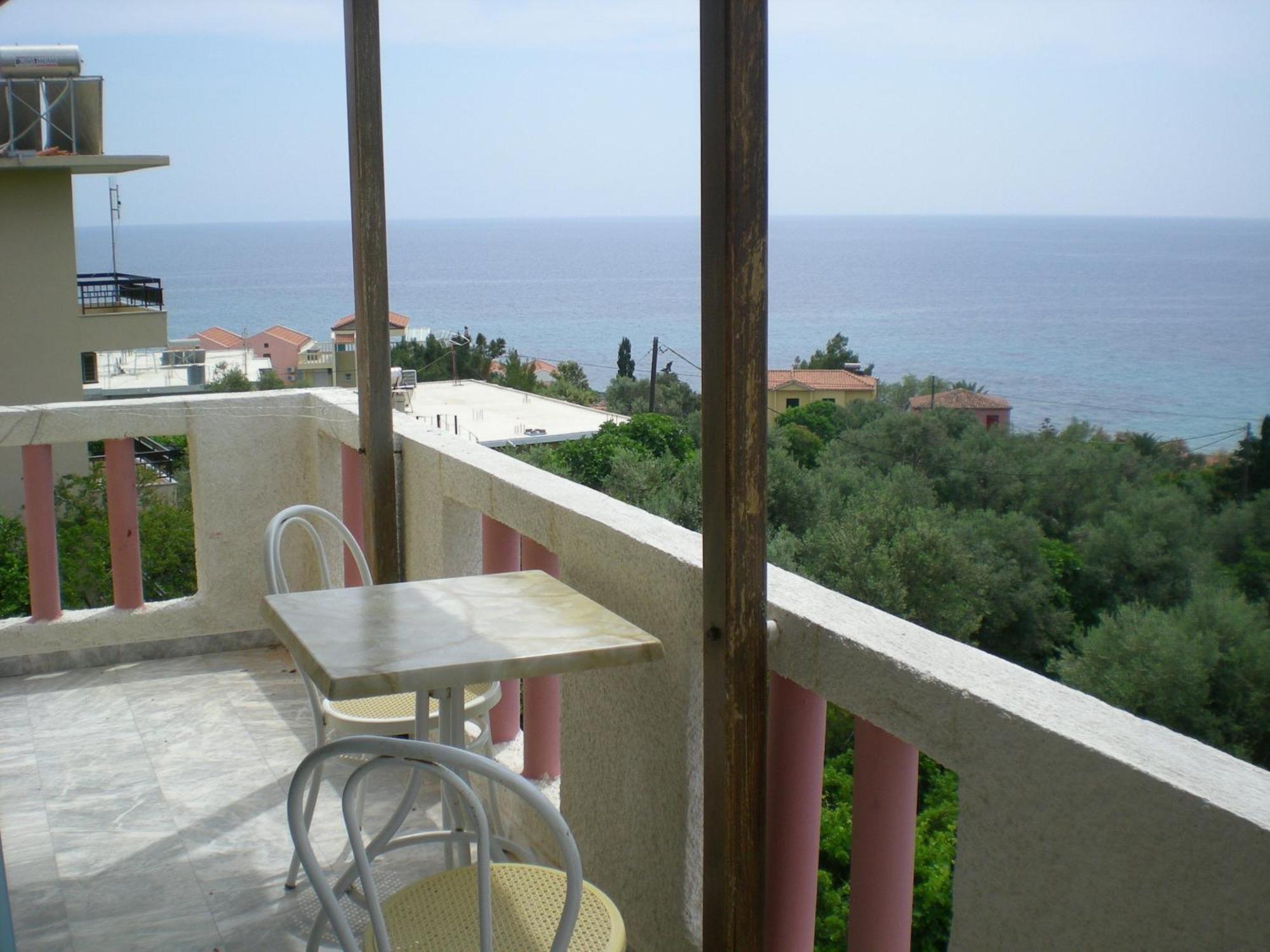 Katerina'S Apartment Plomari Bagian luar foto