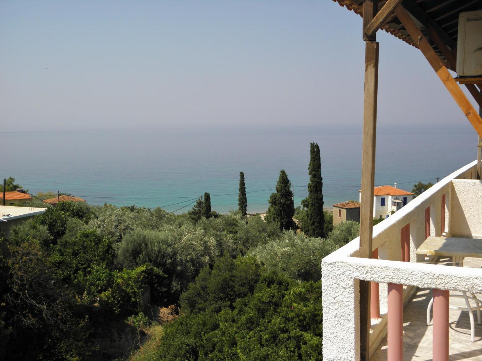 Katerina'S Apartment Plomari Bagian luar foto
