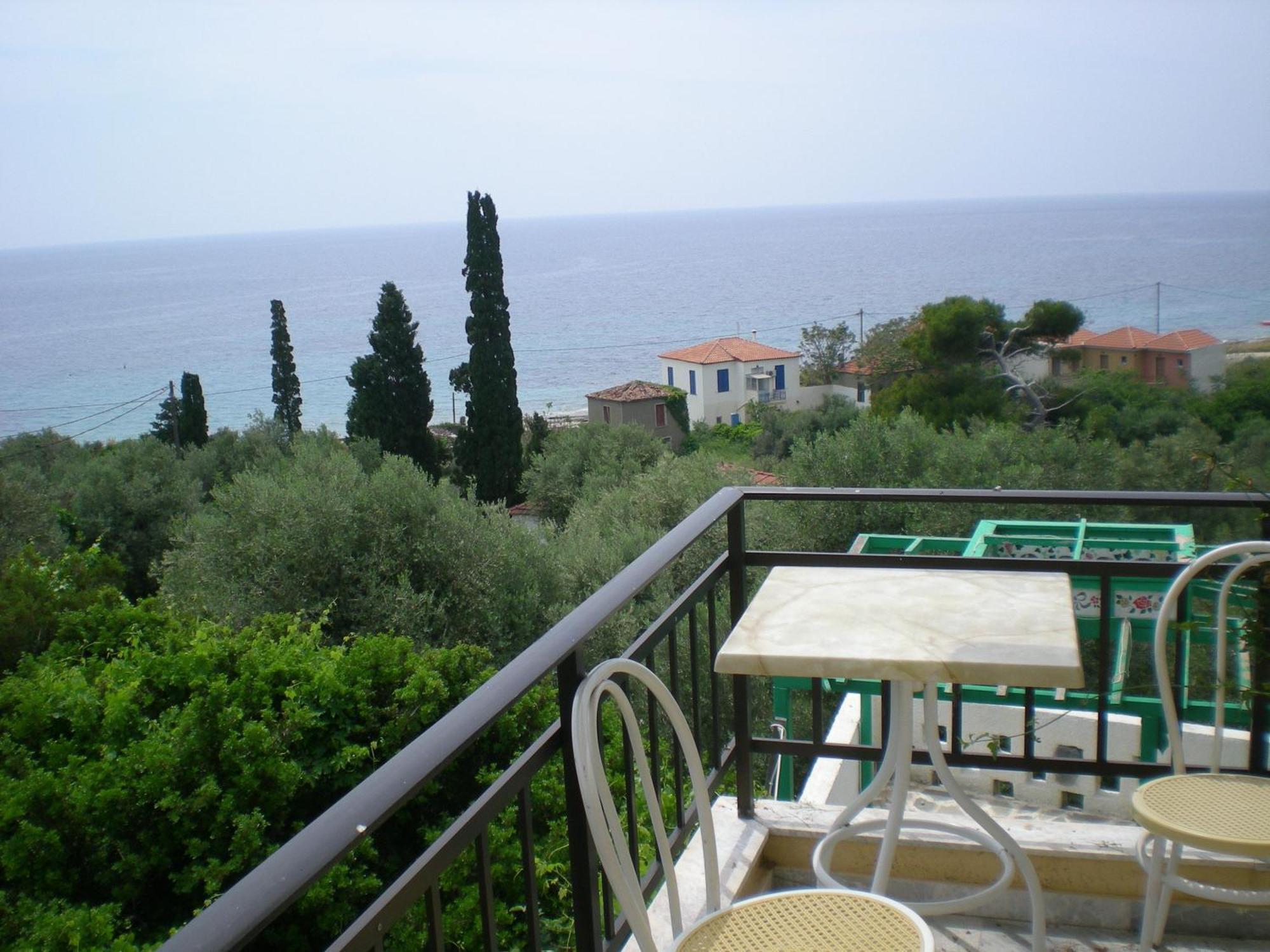 Katerina'S Apartment Plomari Bagian luar foto